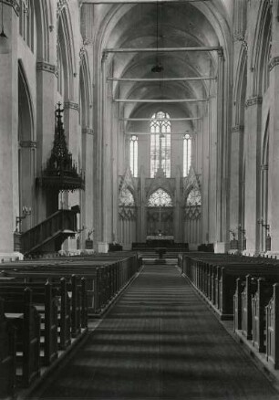 Greifswald. Sankt Marienkirche. Mittelschiff nach Osten