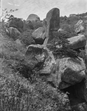 Felsformation : Felsformation im Lao Shan-Gebirge