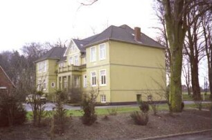 Hauptstraße 40: Barsbütteler Hof: Wohnhaus: Eingangsfront: Mittelrisalit mit Eingangsvorbau und Altan, Seitenrisaliten: Seitenfront