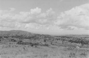 Rundblick vom Tabor-Hügel : Blick in eine Savannenlandschaft