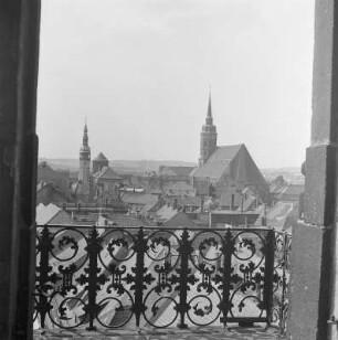 Blick vom Reichenturm auf den Petridom und das Rathaus in Bautzen : Wid z bohateje wěže na cyrkej swjateho Pětra a na radnicu w Budyšinje : Bautzen / Budyšin