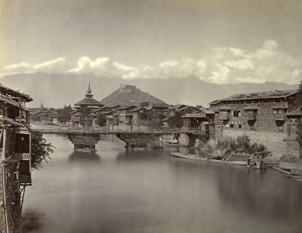 Ville et pont de Srinagar