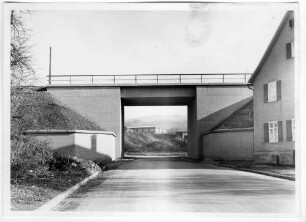 Fertiggestellte Eisenbahnbrücke