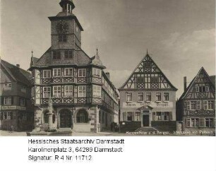 Heppenheim an der Bergstraße, Marktplatz mit Rathaus und Brunnen