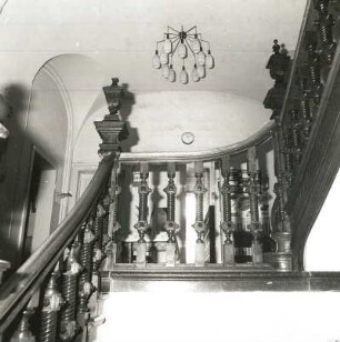 Cottbus, Ewald-Haase-Straße 12. Villa der Tuchfabrik Grovermann (Kindergarten) (wohl 1912). Treppengeländer