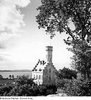 Rügen. Lietzow. Schloss von Lietzow gegen Kleinen Jasmunder Bodden
