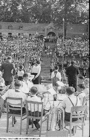 Dresden. Pionierorganisation "Ernst Thälmann". II. Pioniertreffen, Ensemble - Freilichtbühne "Junge Garde", 12.-18. August 1955
