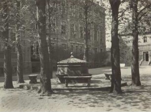 Brunnen im Hof der ehemaligen Fürsten- und Landesschule St. Afra