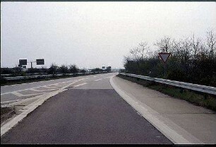 Ausfahrt aus Kreisel Nord (Schwetzingen Richtung Heilbronn) zu Nebenfahrbahn West (AK Mannheim Richtung Heilbronn)