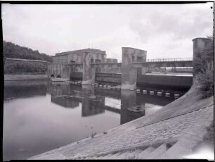 Marbach, Kraftwerk und Wehr vom Unterwasser, Nahaufnahme