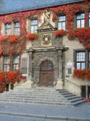Quedlinburg - Rathauseingang : Detailansicht des Rathauseingangs. Aufgenommen am 26. Oktober 2012 in Quedlinburg