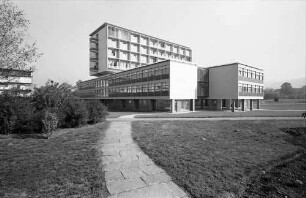 Freiburg: Uni-Bauten, Zahnklinik vor der Vollendung von Südwesten