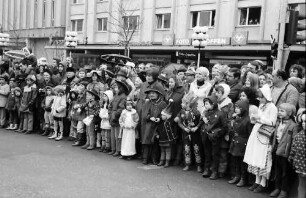Freiburg: Freiburger Fasnet 1972 [Zuschauer]