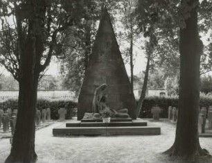 Denkmal für die Gefallenen des 1. Weltkrieges : Denkmal für die Gefallenen des 1. Weltkrieges. Sandstein (nach 1918). Großröhrsdorf