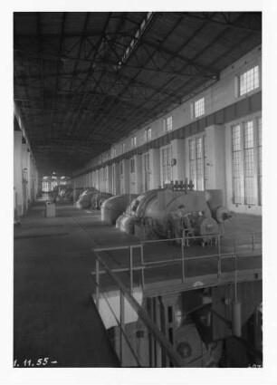 Industrie-Kraftwerk. Turbinenhalle, vorn Turbine 9 : Lauta (Niederlausitz). Industrie-Kraftwerk. Turbinenhalle, vorn Turbine 9