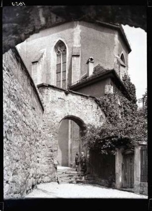 Kirche; Chor von aussen