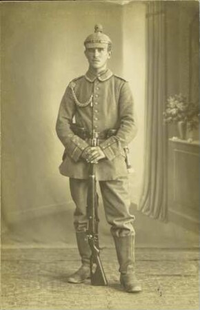 [Gefallener Unteroffizier Gustav Karth]