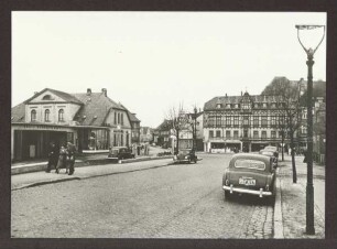 Meiersfelder Straße (heute Blomberger Straße). Detmold. Blick auf die Kreuzung zur Langen Straße (links) und die Lemgoer Straße (rechts, heute Richthofenstraße), geradeaus die Lagesche Straße (heute Behringstraße)