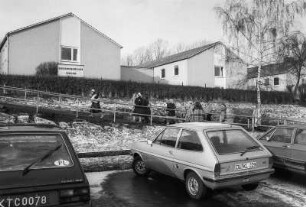 Grenzdurchgangslager Friedland, Ankunft einer Aussiedlerfamilie in Friedland auf dem Weg ins Grenzdurchgangslager