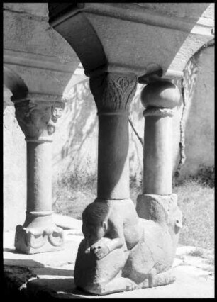 Millstatt: romanische Säule mit Löwenfuß