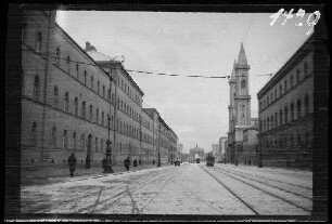 München: Siegestor, rechts Teil der heutigen Bayerischen Staatsbibliothek und Ludwigskirche
