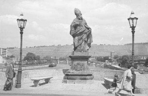 Würzburg: Heiligenfigur auf der alten Brücke