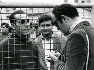Demonstranten vor Wohnlager, Frankfurt am Main (Rödelheim), 1970