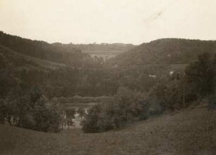 Zschopautal : Zschopautal. Landschaft mit Heiligenborner Viadukt, vom oberen Rand des Ufergehänges gesehen