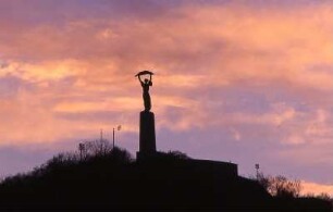 Budapest - Gellertberg : Die Freiheitsstatue auf dem Gellertberg. Aufgenommen in Budapest 2001