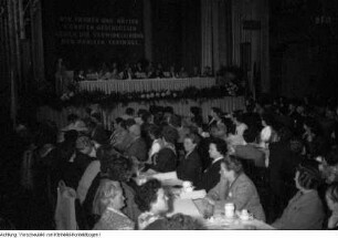Verschiedene Veranstaltungen des Demokratischen Frauenbundes Deutschlands (DFD), Feier zum Internationalen Frauentag im Deutschen Hygiene-Museum Dresden, Kreiskonferenz in Dresden-Laubegast, Geschenke für den Weltkongress der Mütter in Lausanne, Empfang indischer Frauen, März-Mai 1955