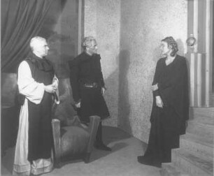 Griselda. Zehn Szenen von Gerhart Hauptmann. Staatsschauspiel Dresden, Dresdner Erstaufführung 14.10.1931 : Rudolf Schröder als Schloßprobst, Paul Paulsen als Graf Eberhard und Grethe Volckmar als Griselda