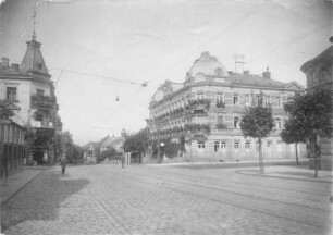 Dresden-Weißer Hirsch, Bautzner Landstraße. Blick nach Nordwest zu Dr. Lahmanns Sanatorium mit Triebwagen 1593 der Linie 11 (Richtung Weißig)