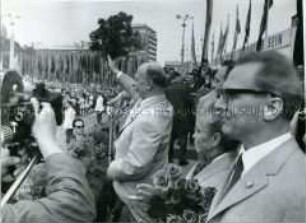 Walter Ulbricht und Erich Honecker auf der Ostseewoche