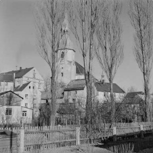 Sorbische Agrarschule in Crostwitz : Crostwitz. Ortsansicht mit Kirche und Agrarschule (heute sorbische Grundschule)