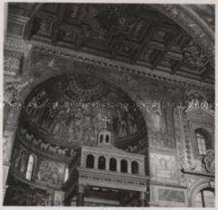 Rom, Kirche Santa Maria in Trastevere, Blick in die Apsis und zur Decke, in der Wölbung Mosaiken Marienleben
