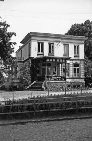 Gaststätte "Glinder Mühle": Kupfermühlenweg: ehemalige Villa am Mühlenteich: vorn Zaun: rechts und links Bäume