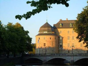 Örebro - das Wasserschloss : Das Schloss von Örebro, aufgenommen am 26. Juli 2012 in der Abendsonne