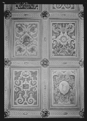 Raumaufnahme Gewehrgalerie. Deckengestaltung