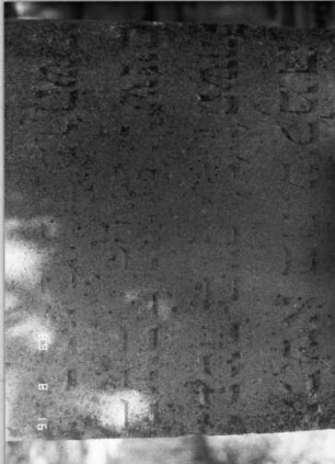 Grabstein 49 (Index: 100086695) Material: Sandstein Zustand: verwittert Maße HxBxT: 100x47x20 cm Beschreibung: Stele, Sockel, Giebel: Grabstein 49B