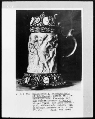 Deckelhumpen mit mythologischen Szenen
