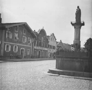 Marktplatz : Marktplatz mit Brunnen von Engelhartszell.