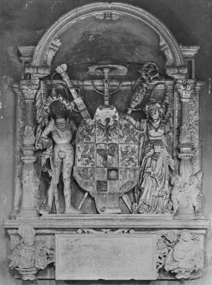 Weihetafel mit dem Wappen des Kardinals Albrecht von Brandenburg, flankiert von den Heiligen Mauritius und Magdalena