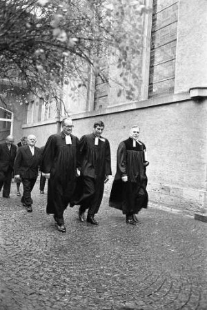 Einführung des ersten Pfarrers, Klaus Müller, in die neue Melanchthon-Pfarrei in der Lutherkirche in Durlach
