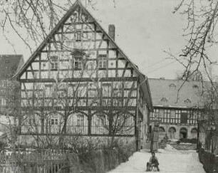 Greifenhain, Gehöft : Greifenhain. Gehöft Bauer. Straße der Einheit 18. Straßenansicht. Winteraufnahme