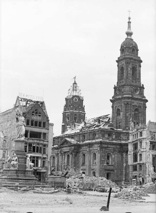 Altmarkt : Dresden, Altmarkt mit Siegesdenkmal, Kreuzkirche und Turm des Neuen Rathauss