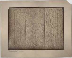 Retable (drei reliefierte Steinplatten) aus dem Sonnentempel
