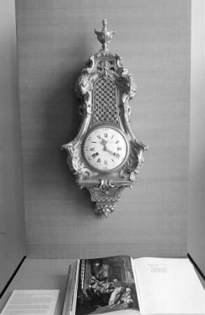 Stiftung einer französischen Cartell-Uhr aus dem 18. Jahrhundert durch die Badische Beamtenbank an das Badische Landesmuseum