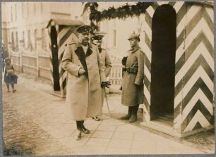 Der deutsche Generalfeldmarschall von Hindenburg in Lötzen