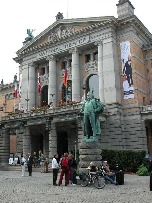Oslo - Nationaltheater : Nationaltheater. Aufgenommen in Oslo im September 2004