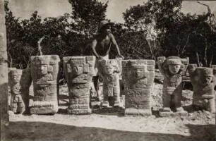 Atlantenfiguren der Maya-Kultur (Sammlung Richard Wegner 1869/1931)